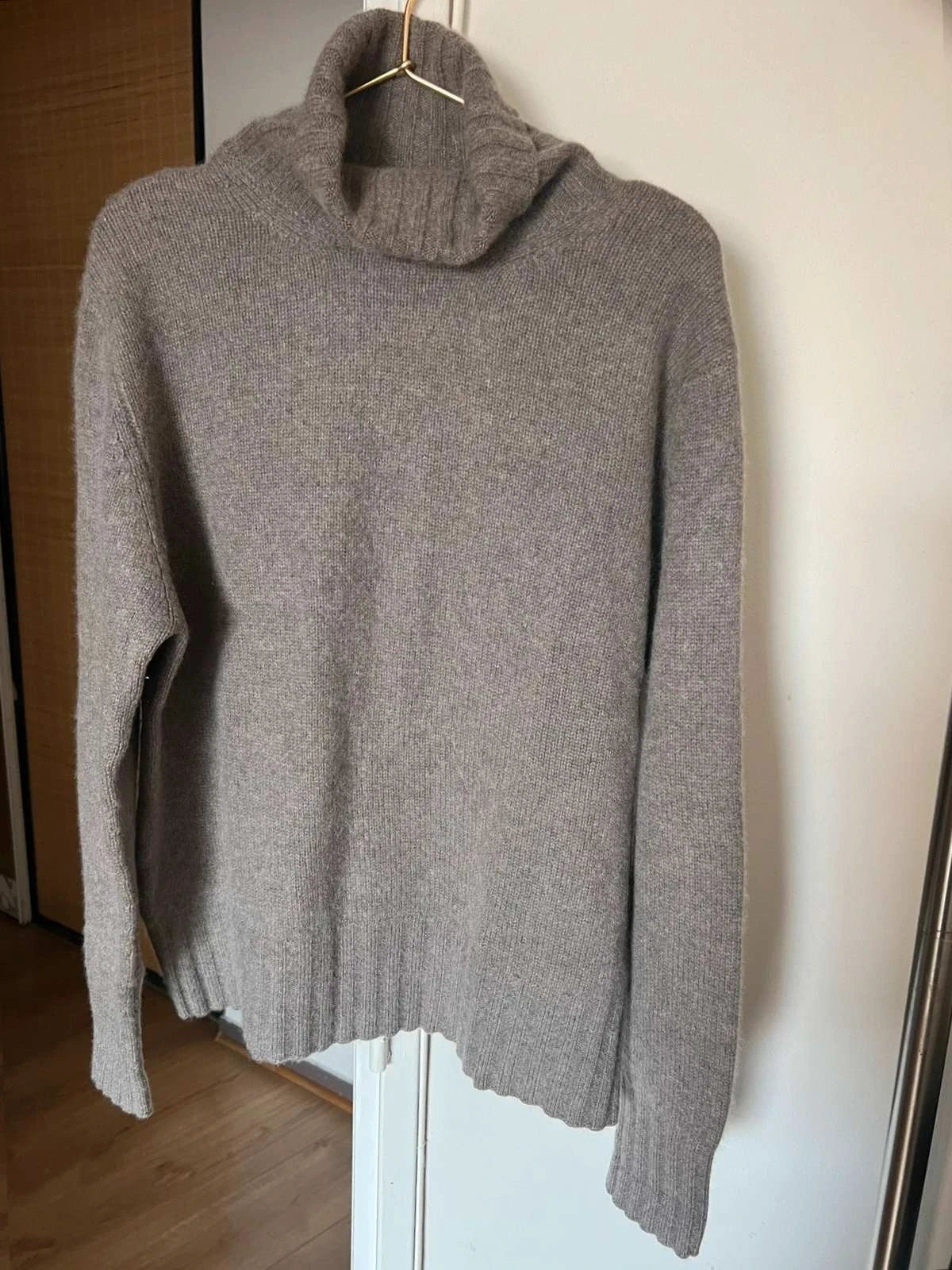 Princess goes Hollywood brown cashmere turtle sweater