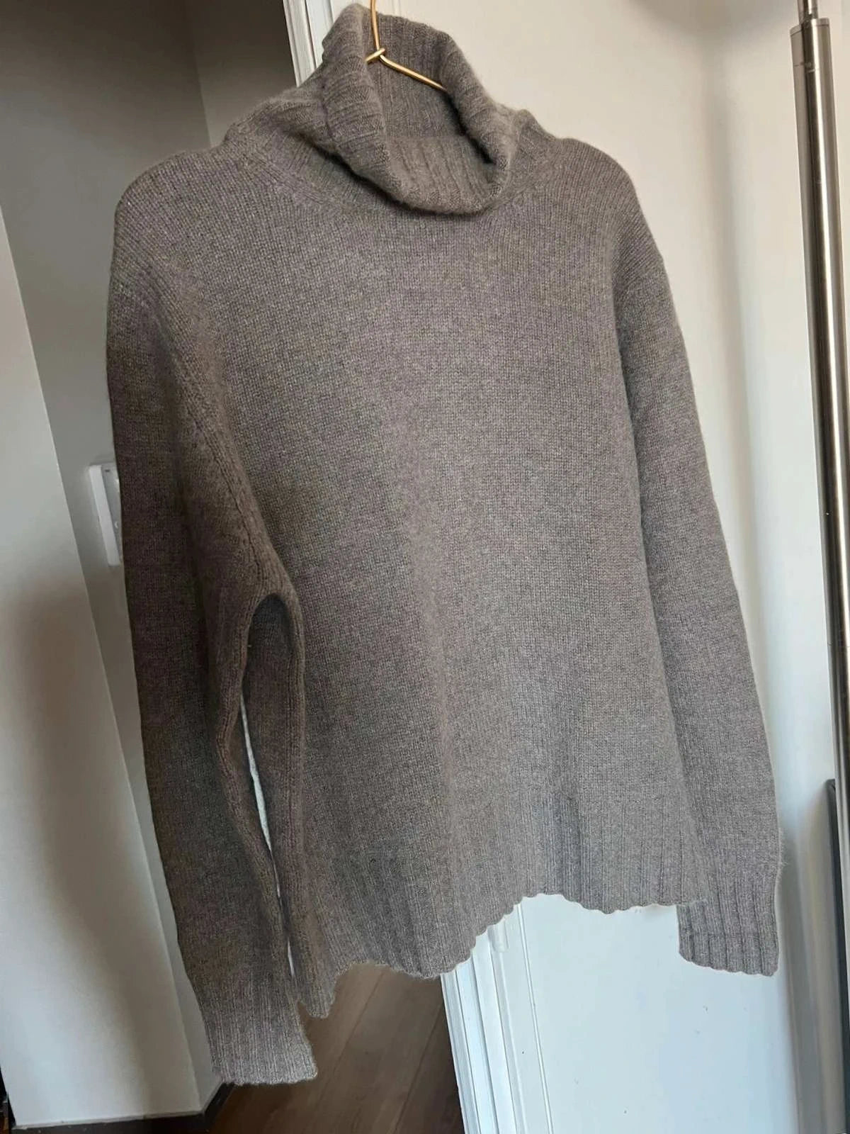 Princess goes Hollywood brown cashmere turtle sweater - view 2