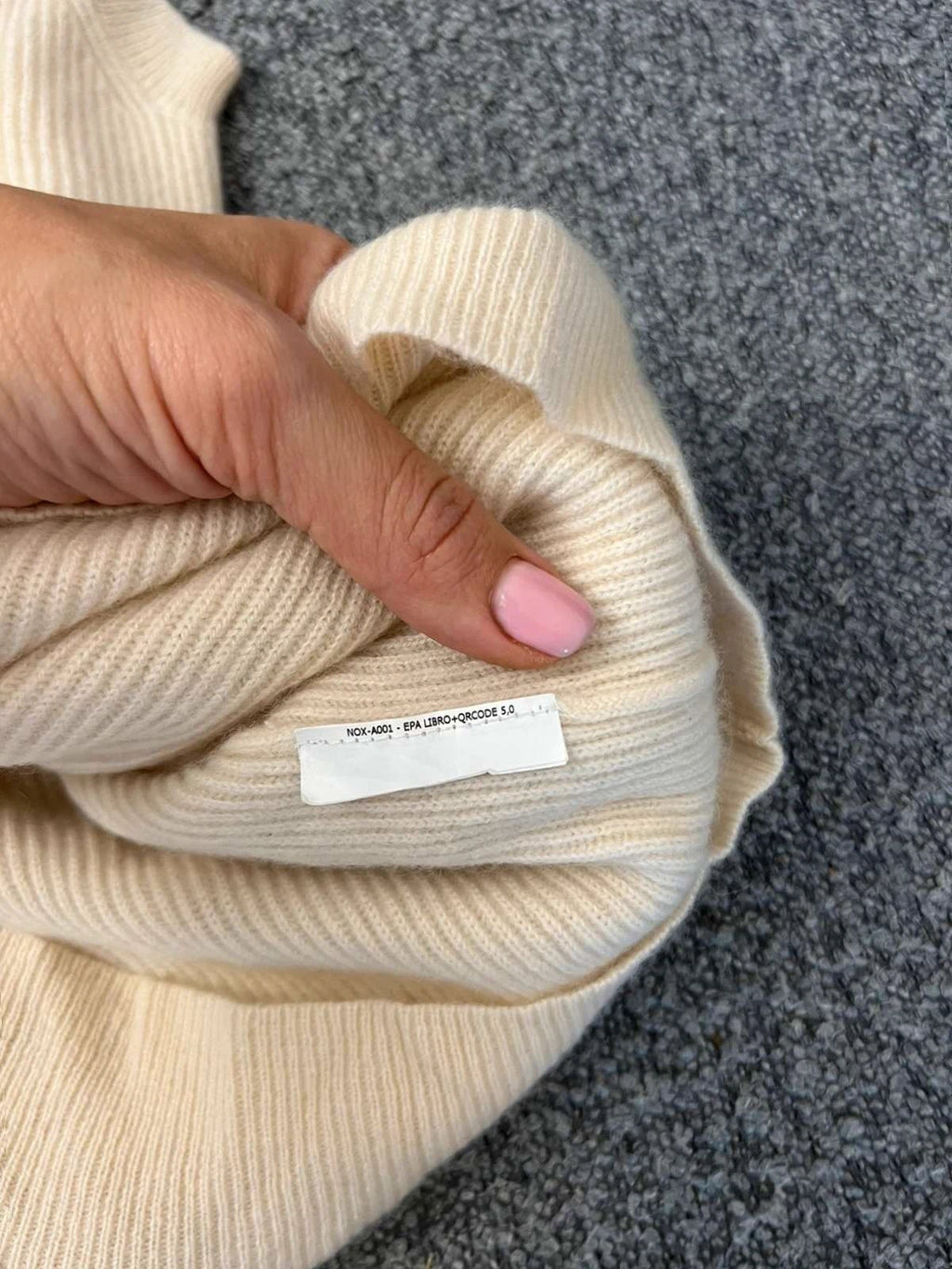 Max Mara light yellow cashmere sleeveless vest - view 2
