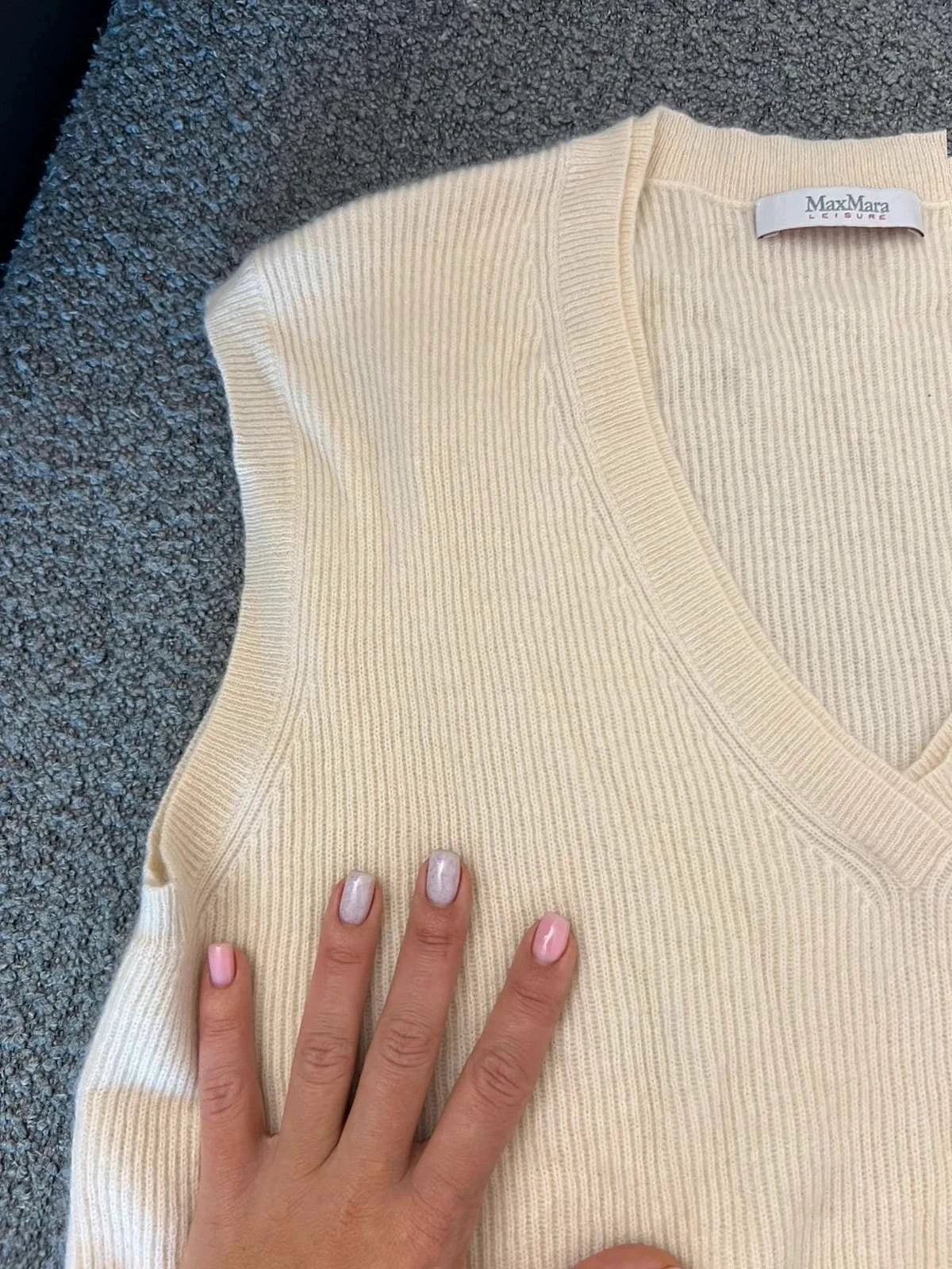 Max Mara light yellow cashmere sleeveless vest - view 6
