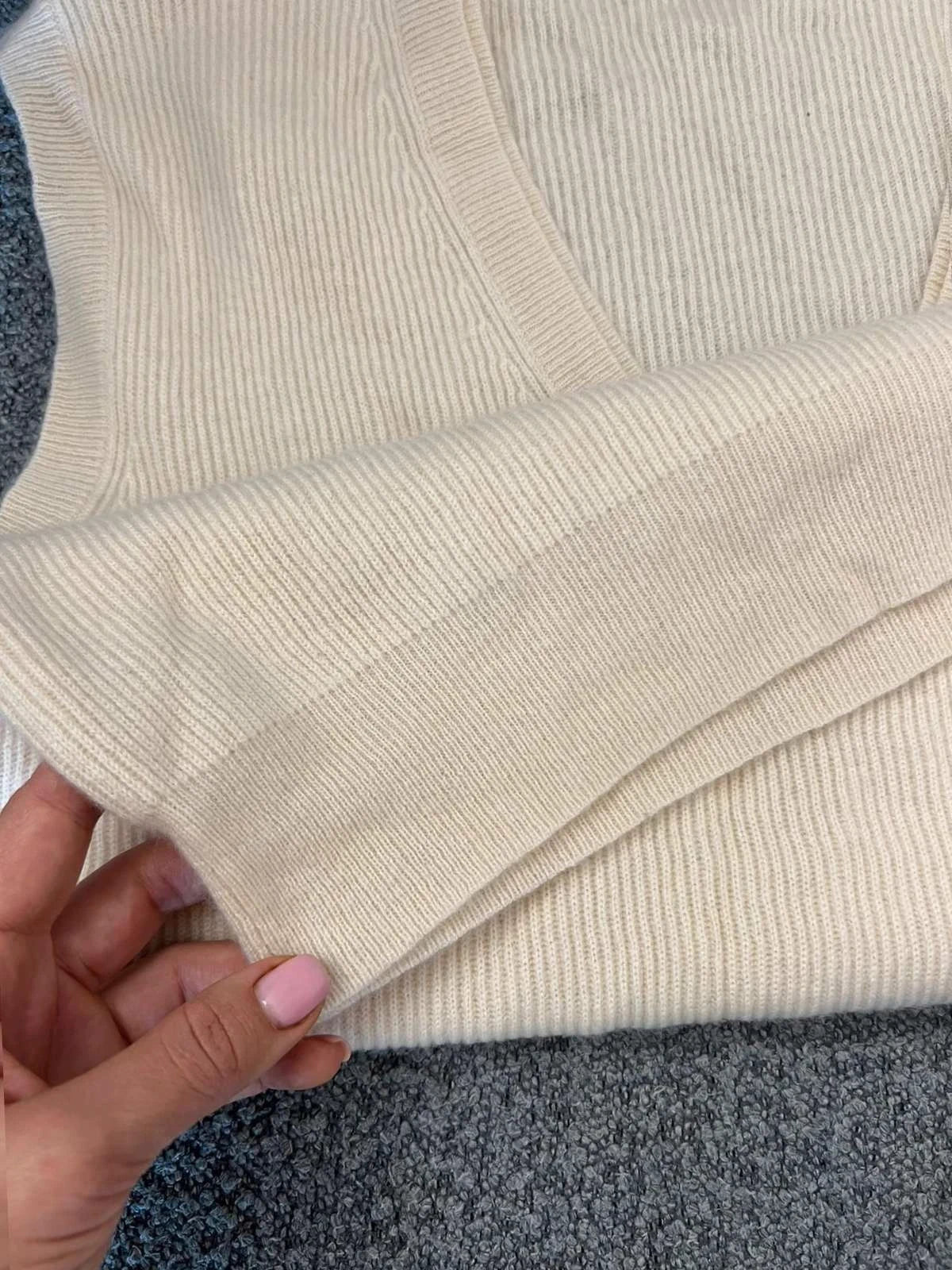 Max Mara light yellow cashmere sleeveless vest - view 7