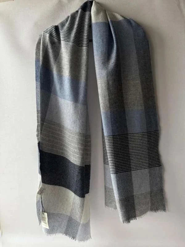 Andrea's 1947 cashmere unisex scarf - view 6