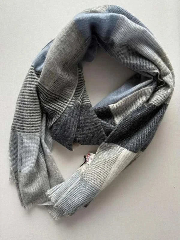 Andrea's 1947 cashmere unisex scarf - view 2