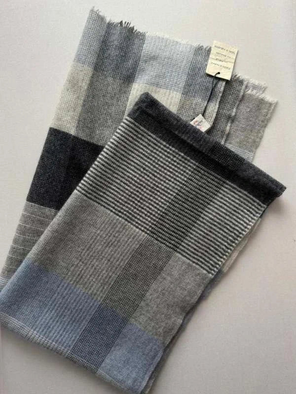 Andrea's 1947 cashmere unisex scarf - view 3