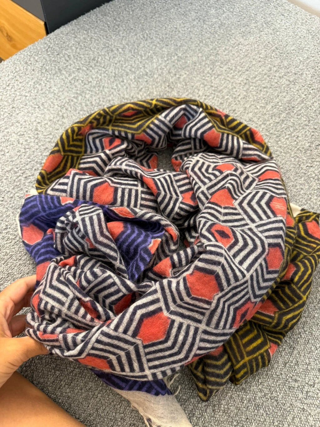 Friendly Hunting new huge cashmere shawl scarf - view 3