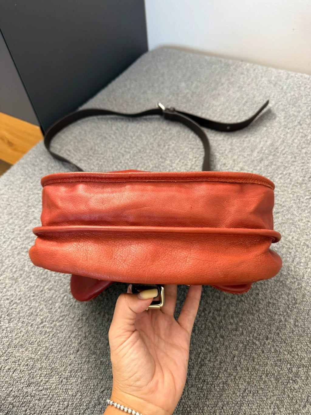 Longchamp balzane terracotta leather crossbody bag - view 10