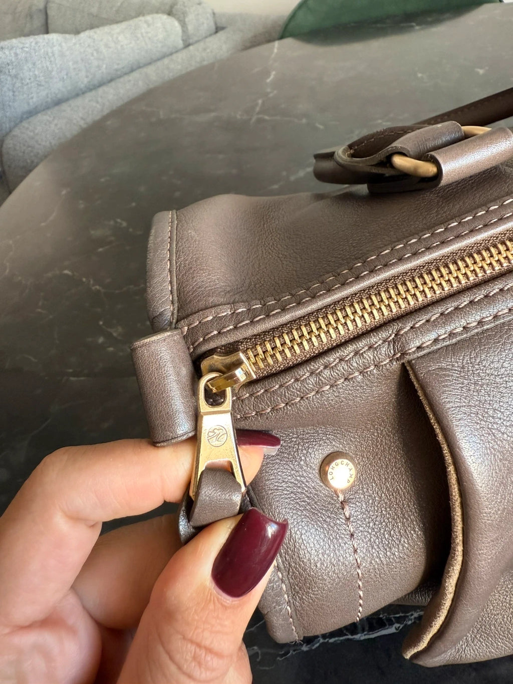 Longchamp balzane taupe leather handbag - view 9