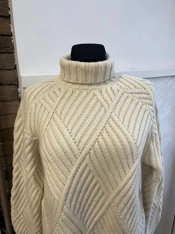 Victoria Beckham ecru white lamb wool turtleneck sweater