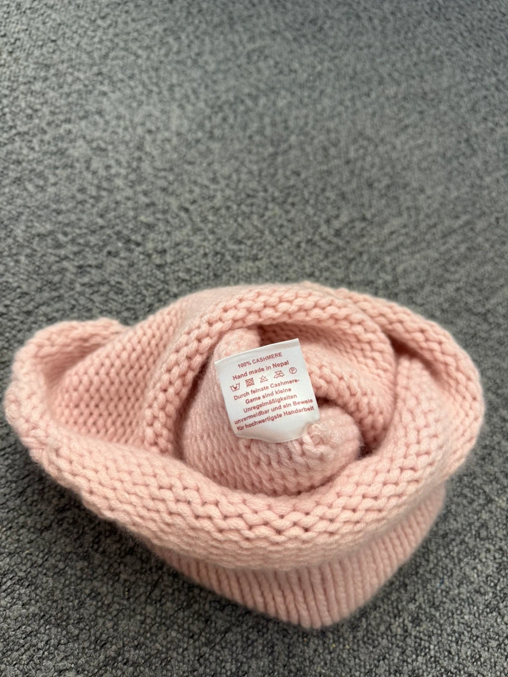 Friendly Hunting pink cashmere hat - view 4