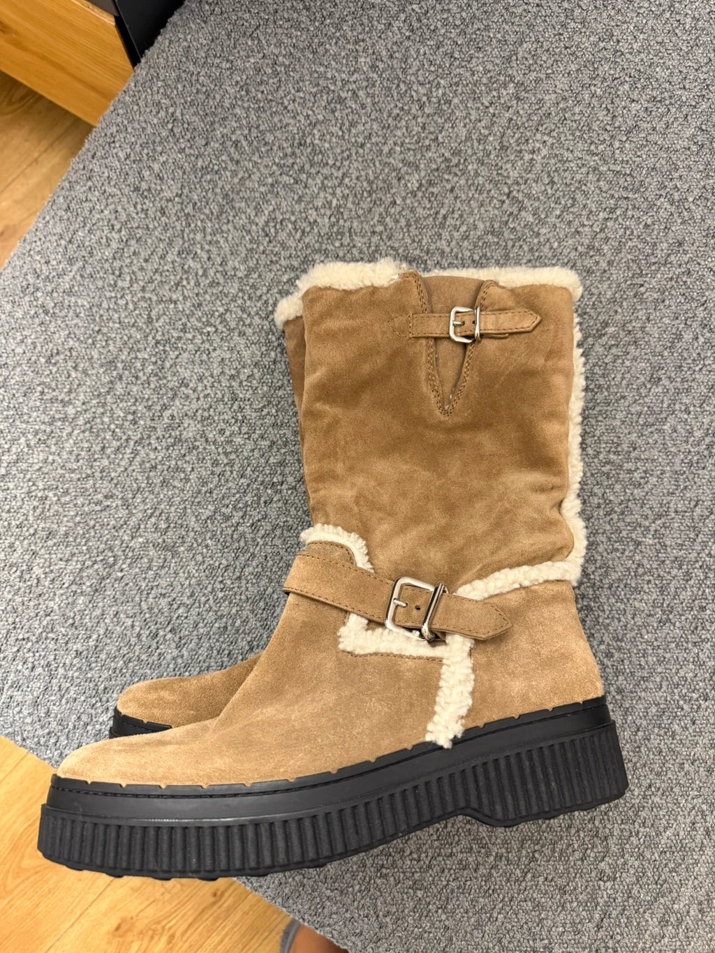 Tod's beige suede white shearling winter boots - view 5