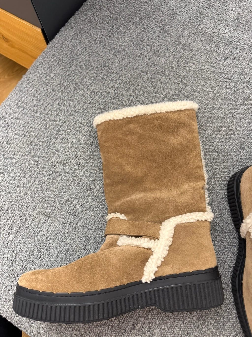 Tod's beige suede white shearling winter boots - view 4