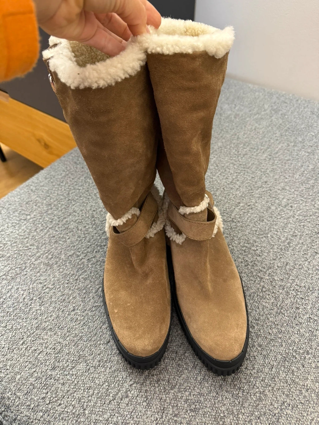 Tod's beige suede white shearling winter boots - view 3
