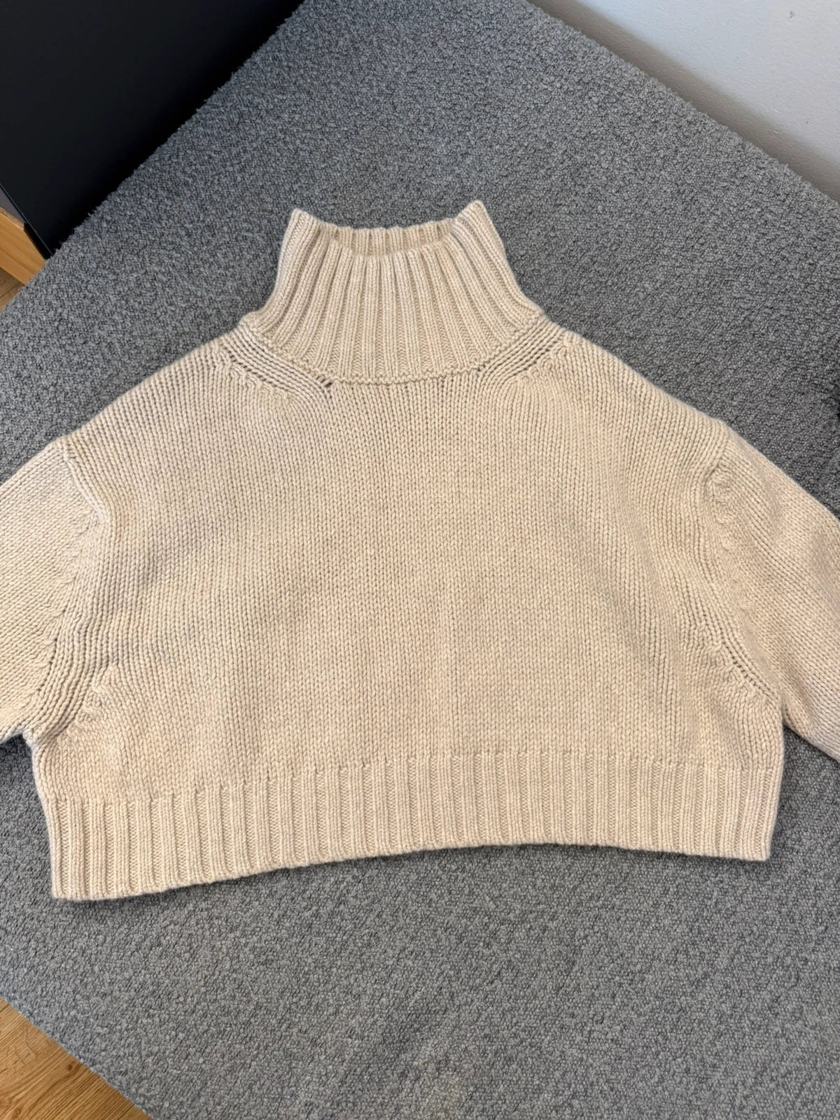 Roberto Collina beige wool cashmere crop turtleneck sweater