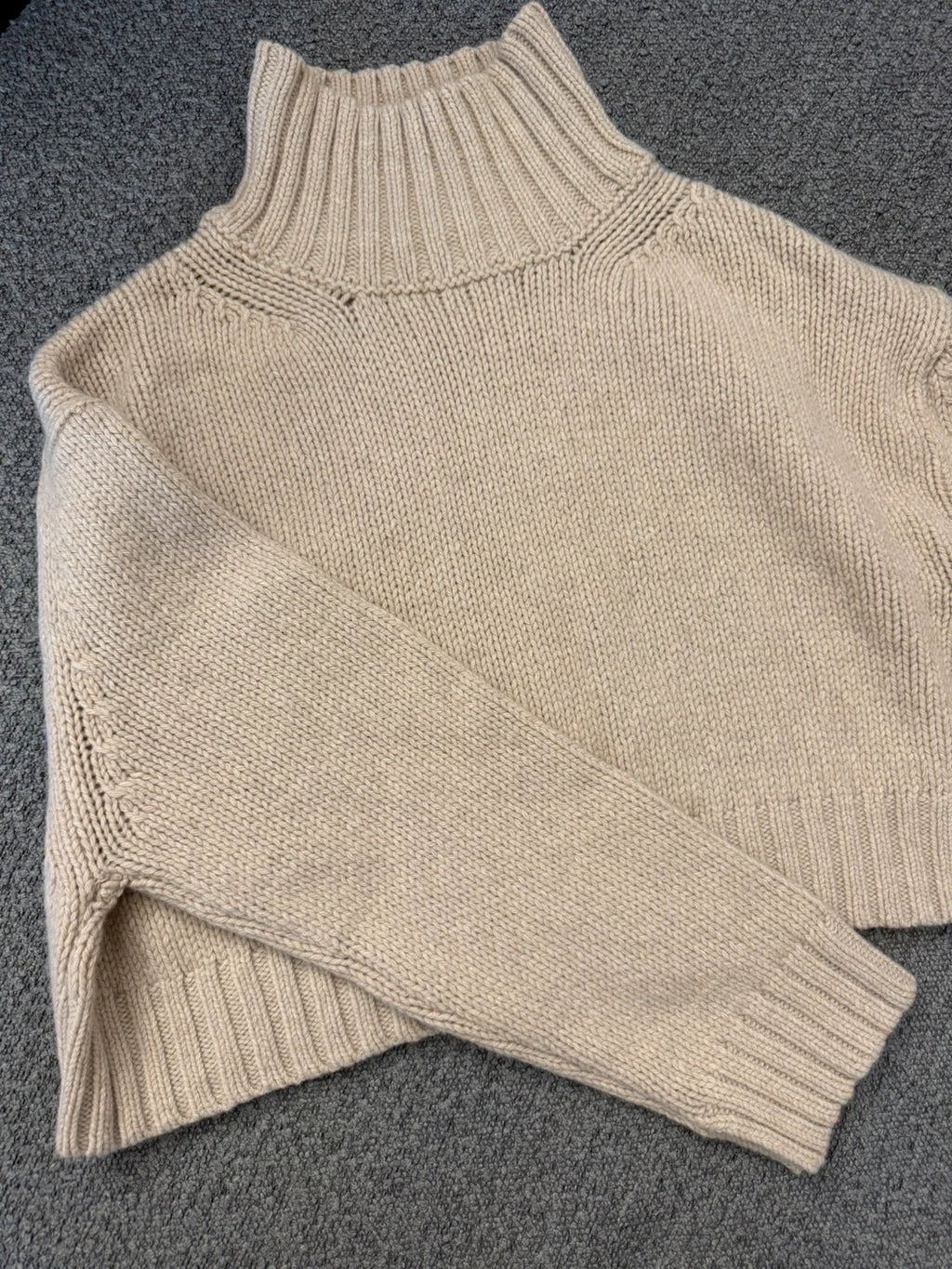 Roberto Collina beige wool cashmere crop turtleneck sweater - view 2