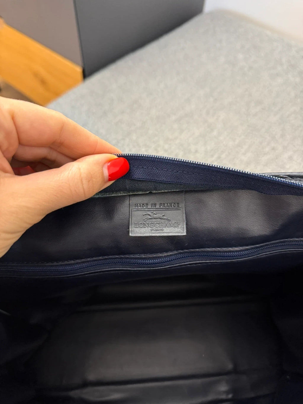 Longchamp vintage navy blue and black leather shoulder bag - view 17