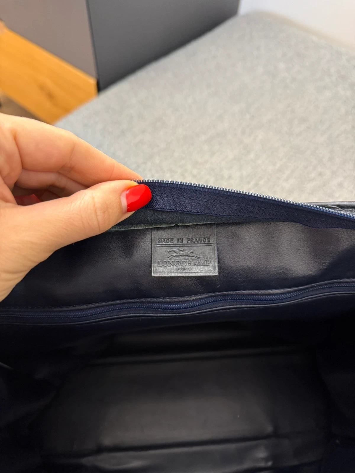 Longchamp vintage navy blue and black leather shoulder bag - view 17