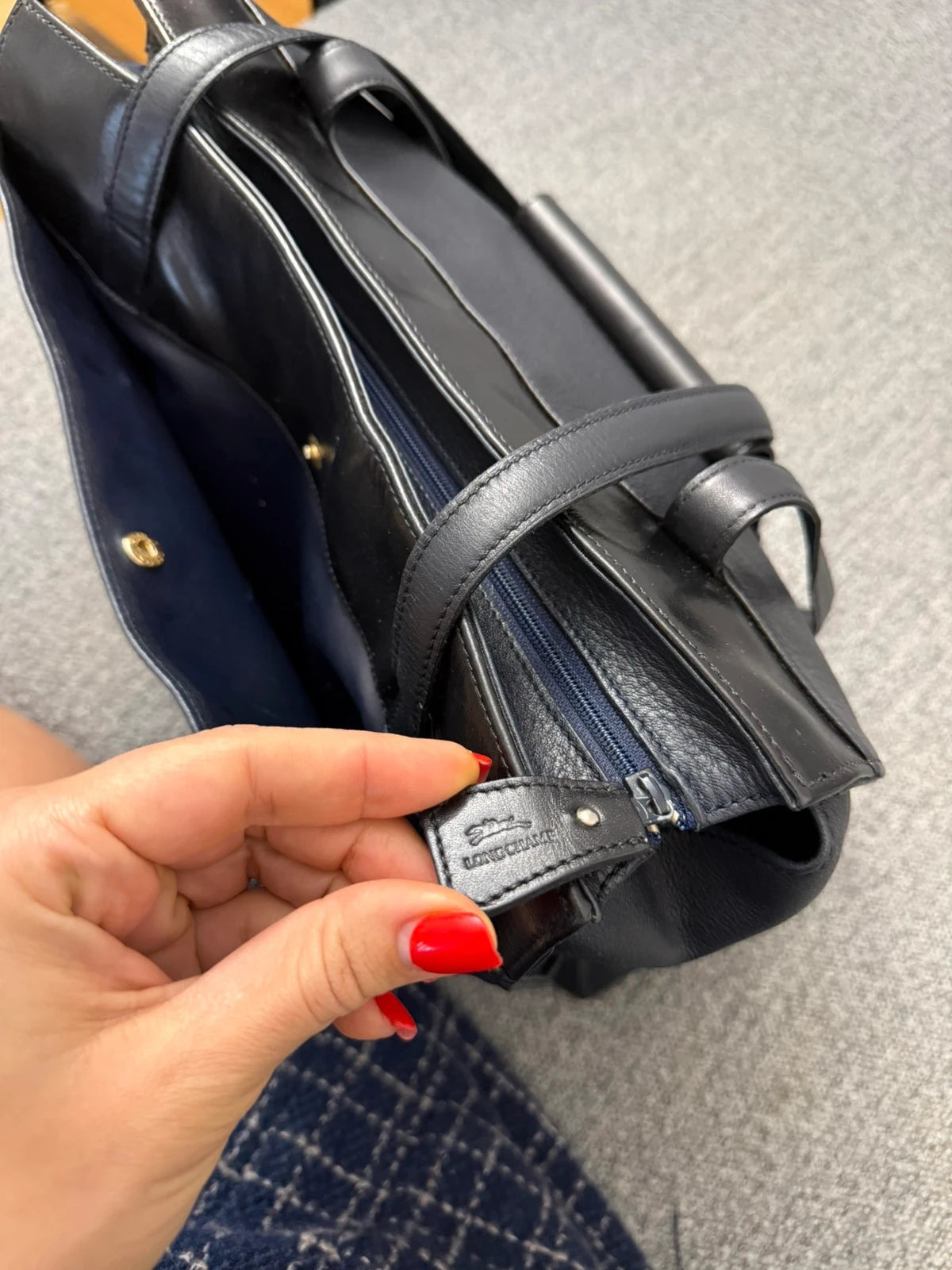 Longchamp vintage navy blue and black leather shoulder bag - view 8