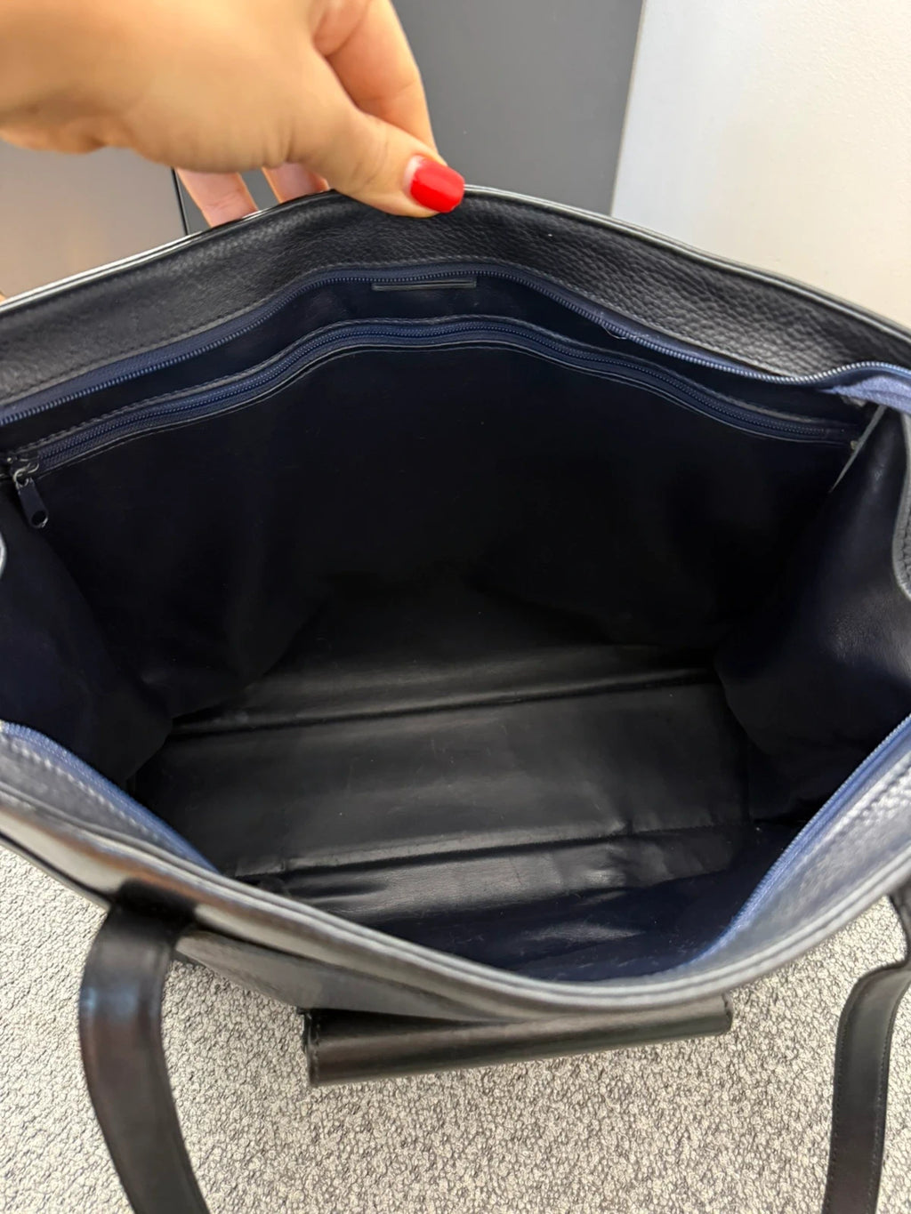 Longchamp vintage navy blue and black leather shoulder bag - view 16