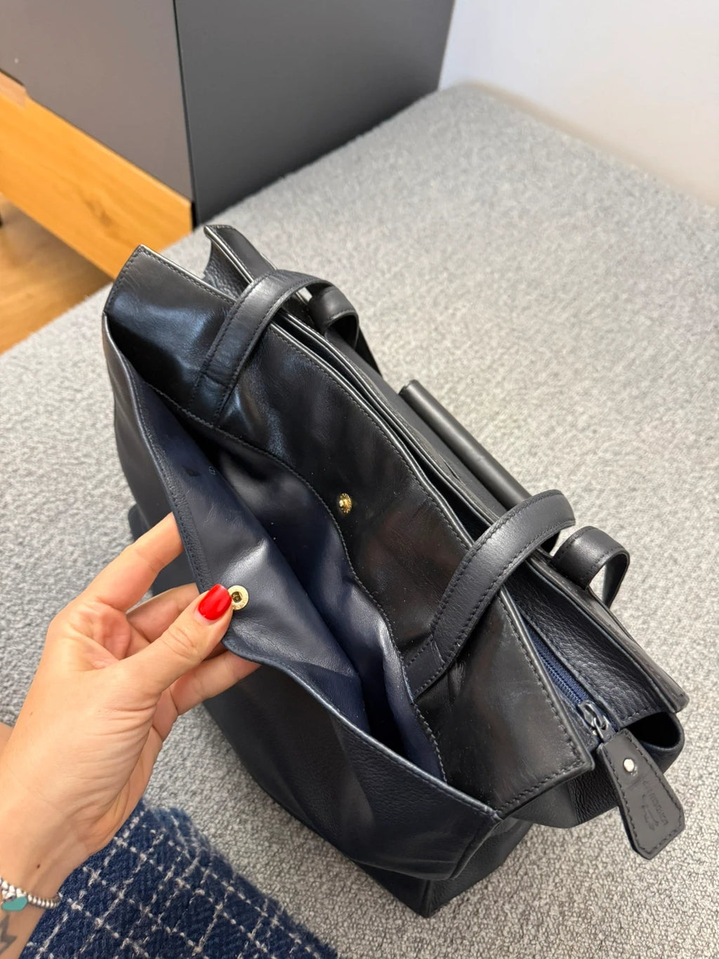 Longchamp vintage navy blue and black leather shoulder bag - view 7