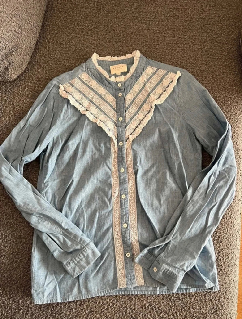 Sézane blue cotton shirt decorated with lace