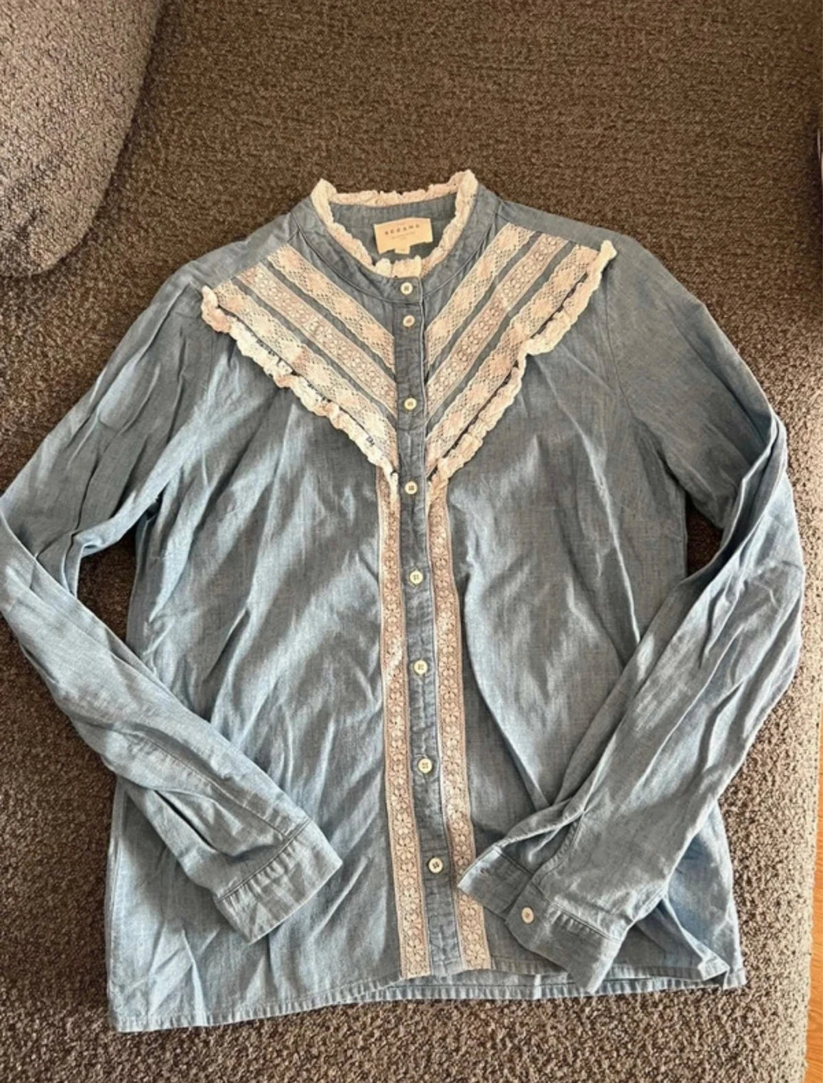 Sézane blue cotton shirt decorated with lace