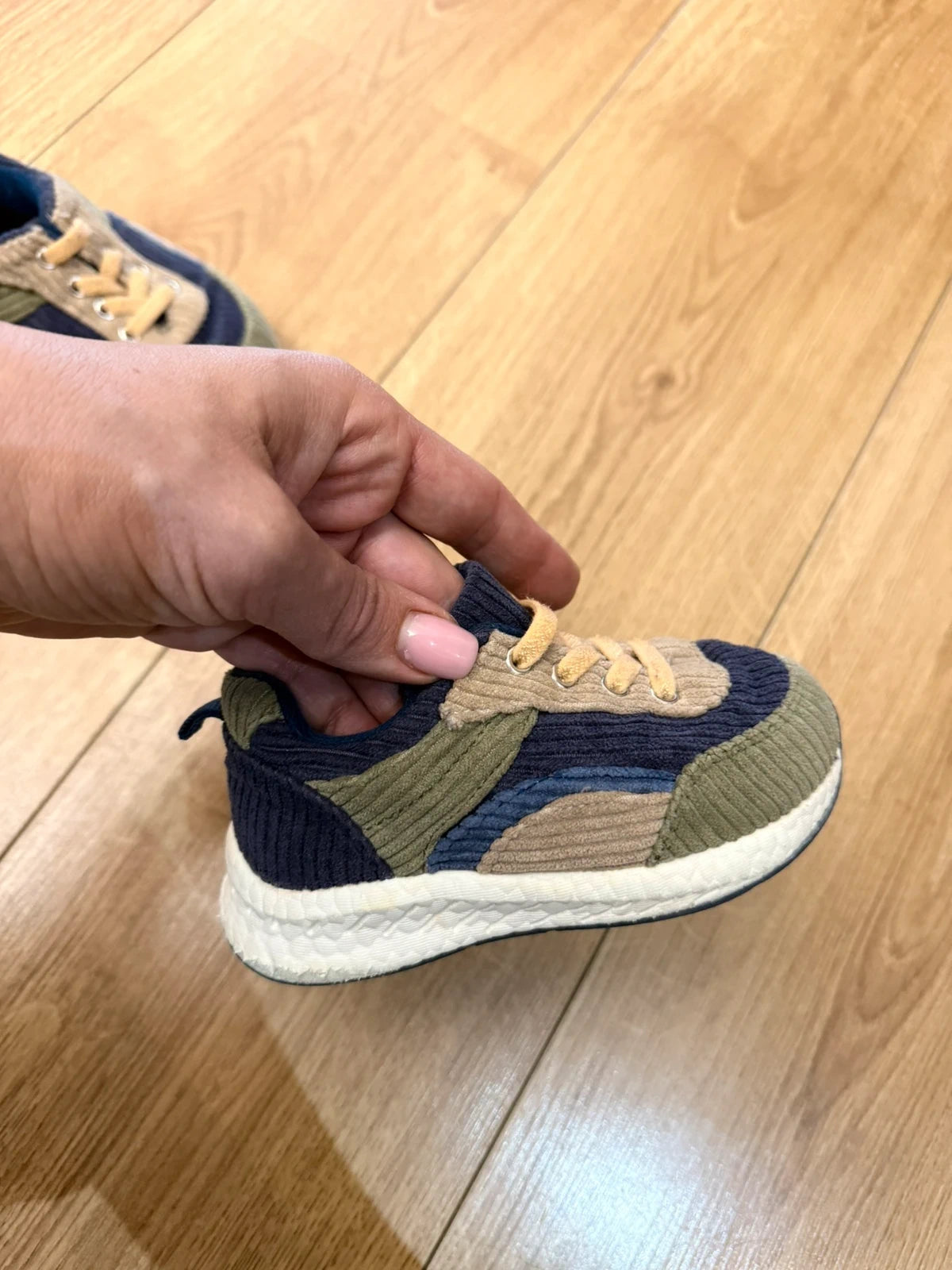 Dave & Bella velvet sneakers - view 2