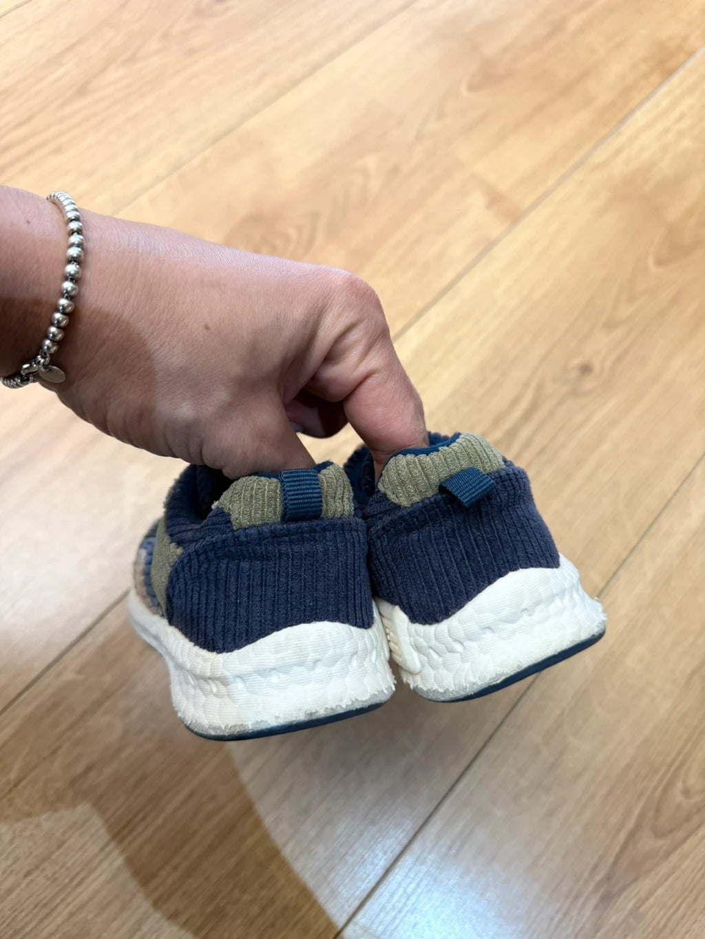 Dave & Bella velvet sneakers - view 6