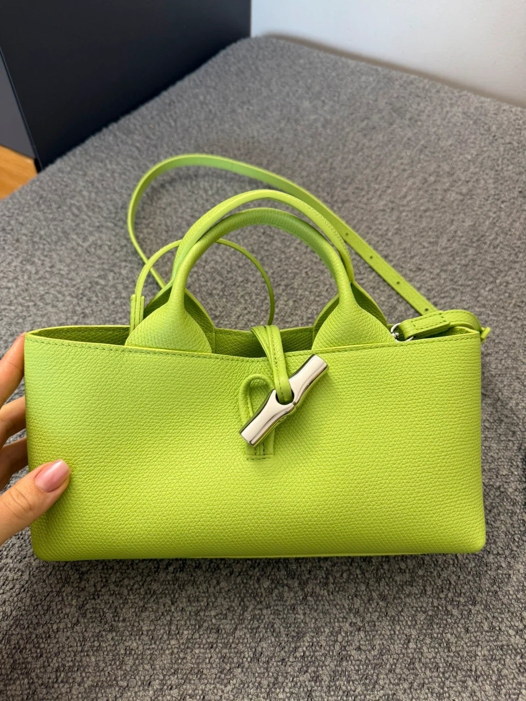 Longchamp Roseau East West light green leather bag - view 2