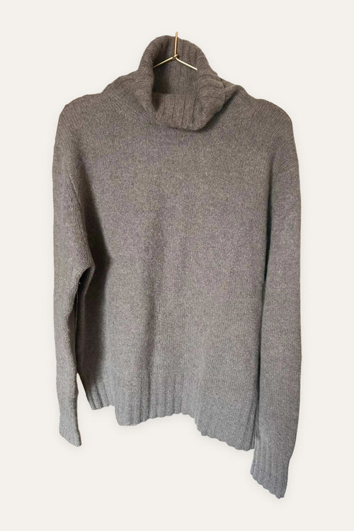Princess goes Hollywood brown cashmere turtle sweater